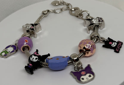 Pulsera con dijes de Kuromi