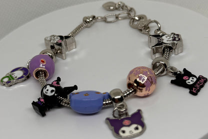 Pulsera con dijes de Kuromi