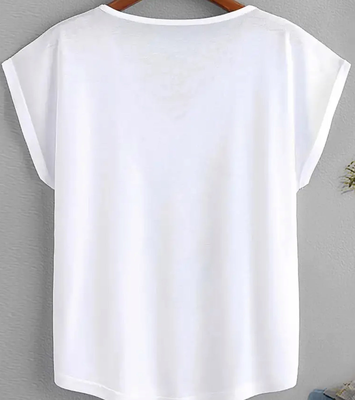 Camiseta blanca extragrande con cuello en V