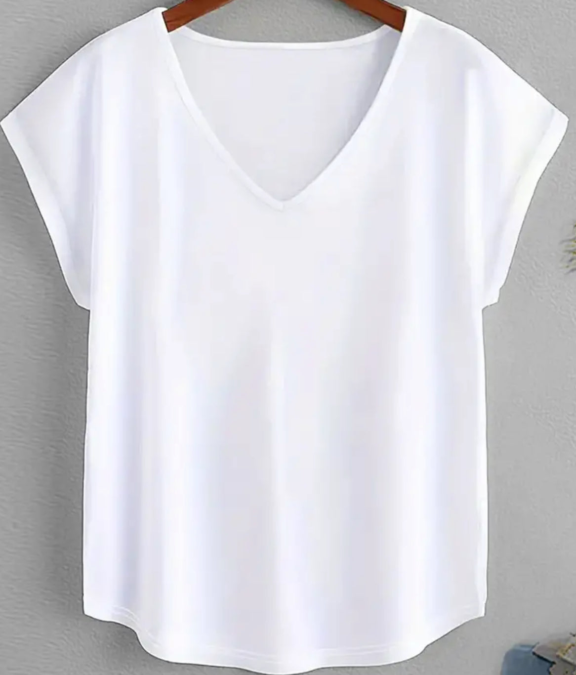 Camiseta blanca extragrande con cuello en V