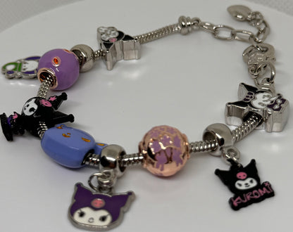 Pulsera con dijes de Kuromi